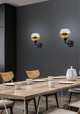 Schwarz-goldene Spiegelwandleuchte mit Cromina Gold Candellux 21-57242 Glasschirm