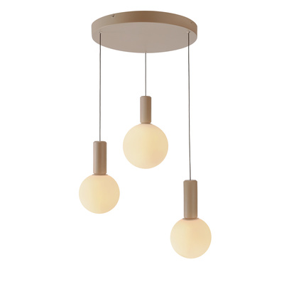 Lampe suspendue Testa beige triple globes blancs au dessus de table