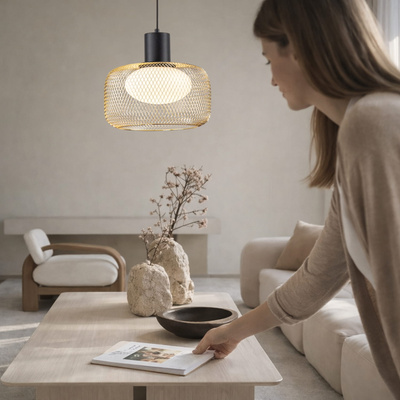 Pendant lamp Sopra 32 black gold with wire shade over table