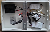 Weiße LED-Wandleuchte mit Telefonablage und USB-Ladegerät Compact Candellux 21-76052