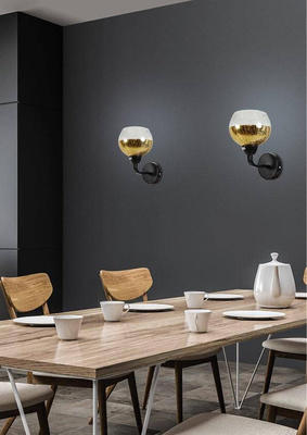 Schwarz-goldene Spiegelwandleuchte mit Cromina Gold Candellux 21-57242 Glasschirm