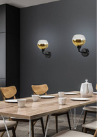 Schwarz-goldene Spiegelwandleuchte mit Cromina Gold Candellux 21-57242 Glasschirm