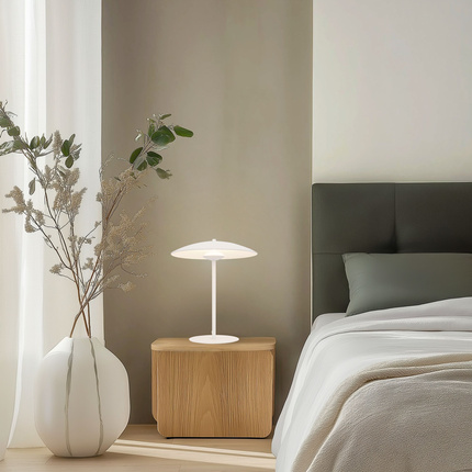 Lampa stołowa LUND w stylu skandynawskim – biały klosz talerz - minimalistyczna lampa do salonu i sypialni